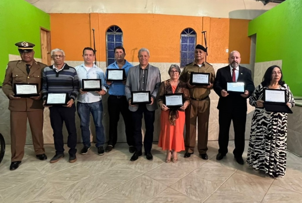 Em sessão solene, Câmara de Rio Piracicaba homenageia 18 pessoas com títulos de Cidadania Honorária e Medalhas de Mérito Legislativo.