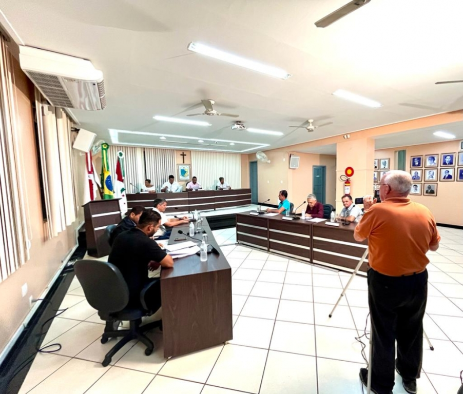 Vereadores ameaçam barrar ônibus da Enscon e criticam serviços da Cemig em Rio Piracicaba
